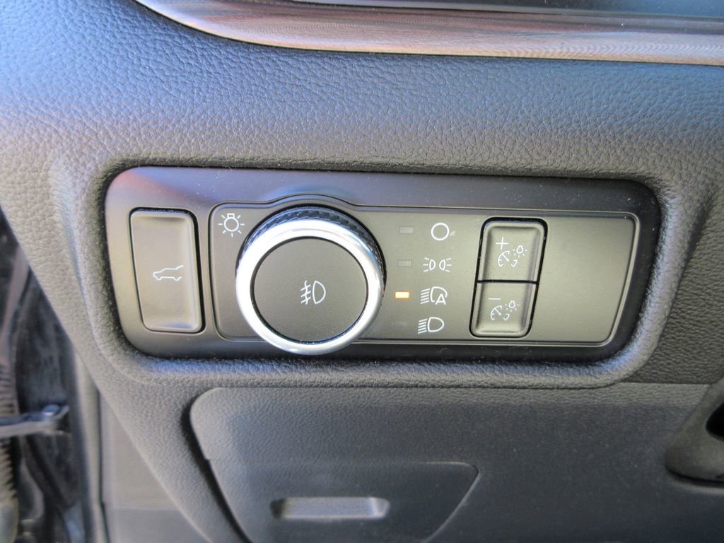 Used 2023 Ford Explorer Limited AWD/4WD image 24