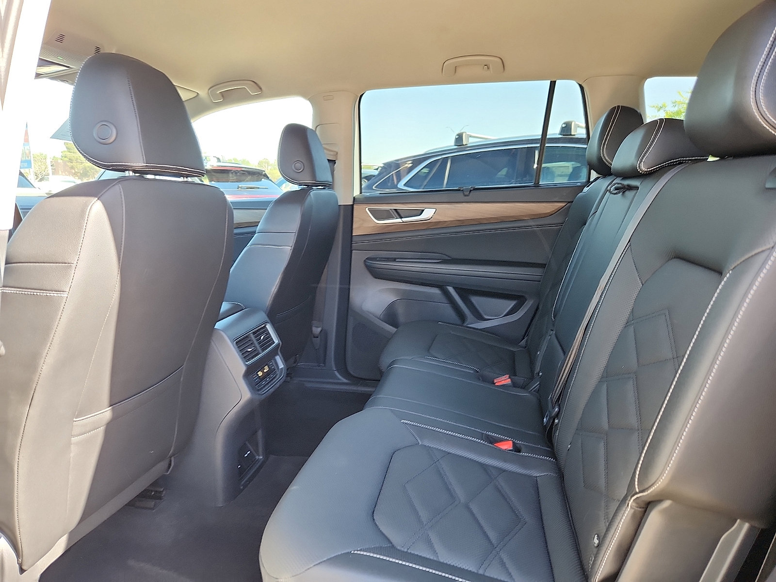 Used 2025 Volkswagen Atlas SE image 12