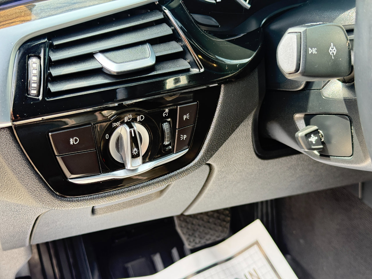 Used 2018 BMW 530i xDrive w/ Premium Package image 20