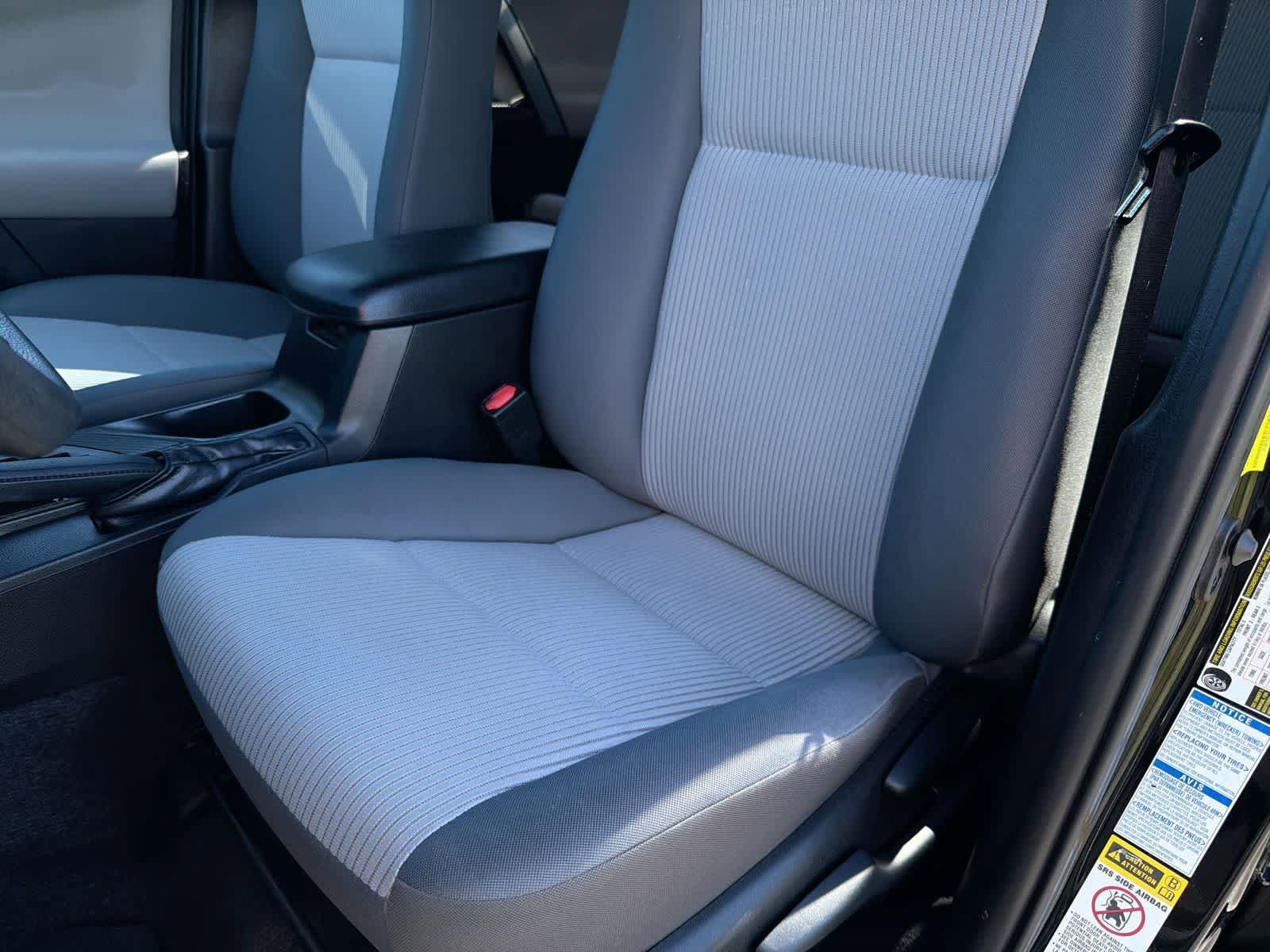 Used 2015 Toyota RAV4 LE AWD/4WD image 17