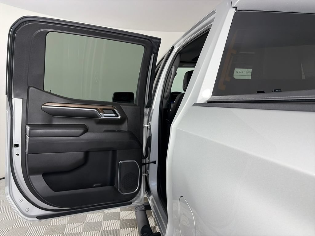 Used 2022 Chevrolet Silverado 1500 LT Trail Boss w/ LT Trail Boss Premium Package AWD/4WD image 12