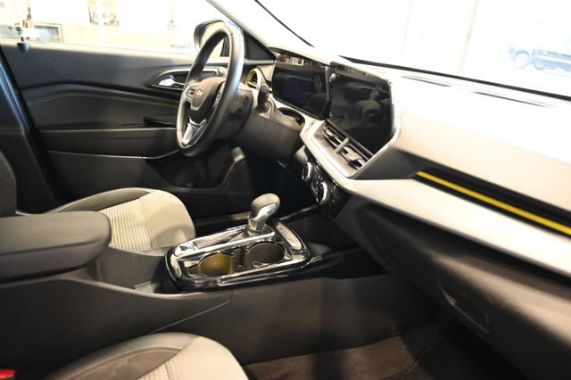 Used 2024 Chevrolet Trax LT w/ Driver Confidence Package FWD image 13