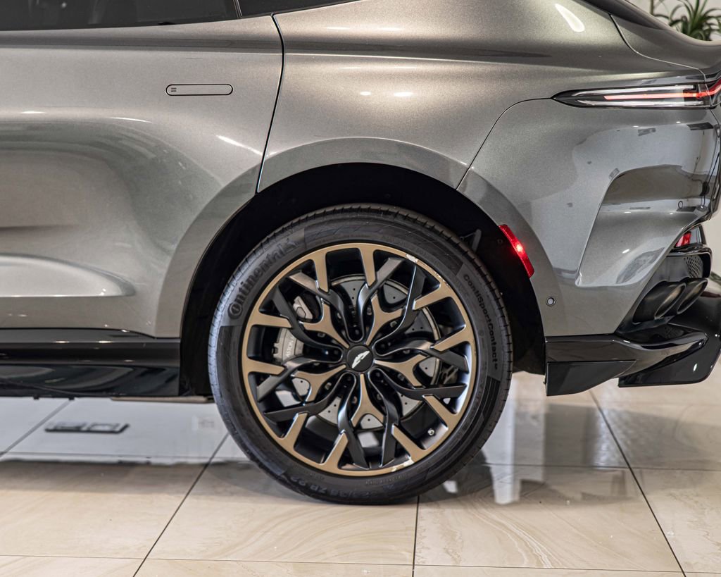 Used 2023 Aston Martin DBX 707 AWD/4WD image 7