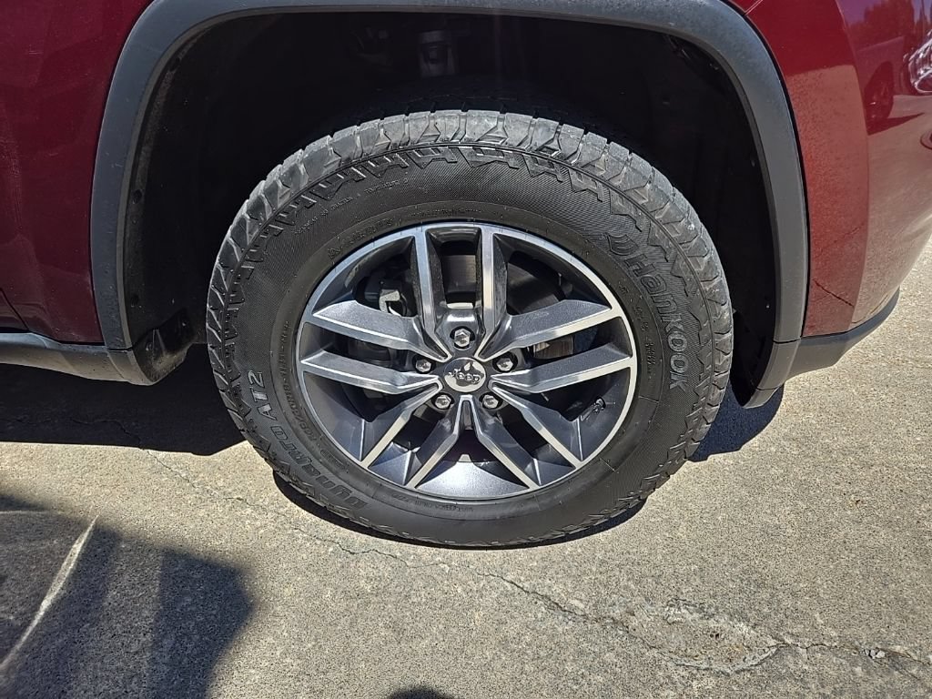 Used 2018 Jeep Grand Cherokee Limited AWD/4WD image 25