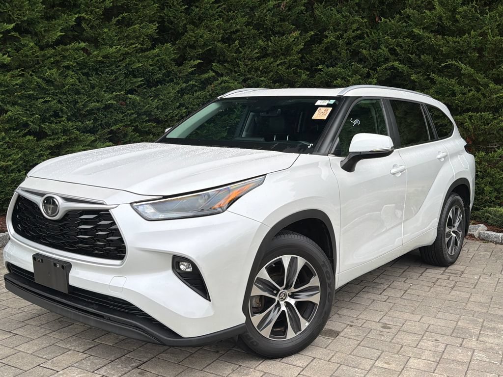 Used 2024 Toyota Highlander XLE