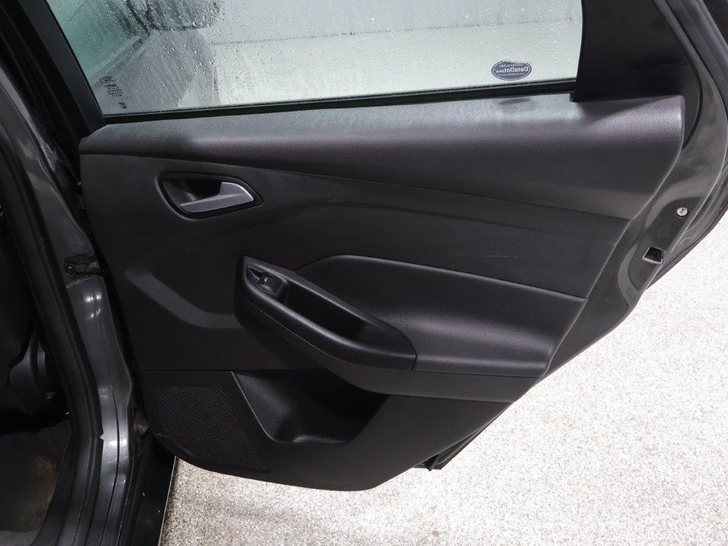 Used 2015 Ford Focus SE FWD image 20