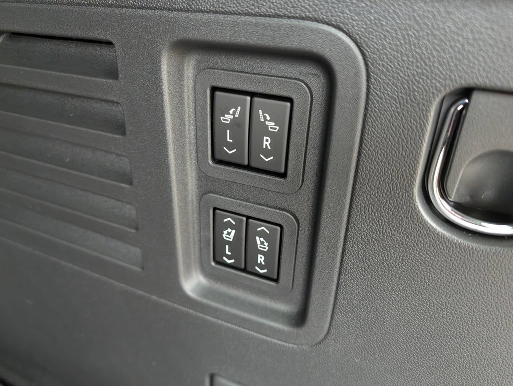 New 2026 GMC Acadia Denali Ultimate w/ LPO, Floor Liner Package AWD/4WD image 29