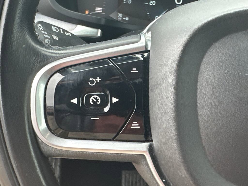Used 2019 Volvo S60 T6 Momentum w/ Premium Package image 24