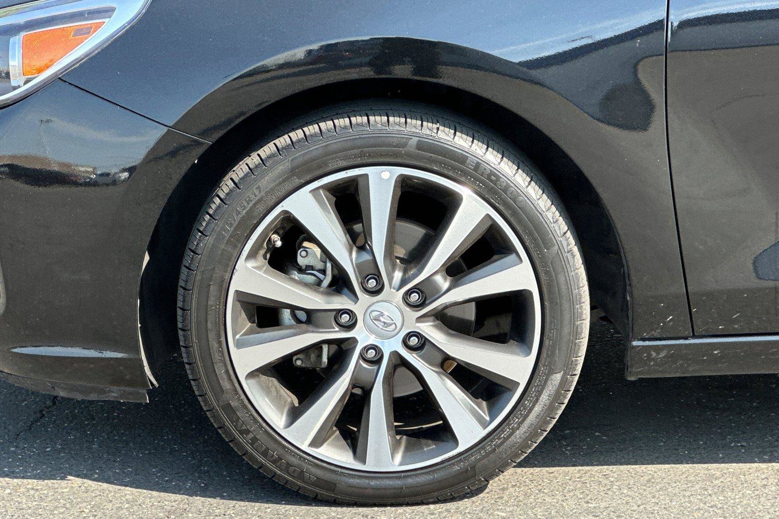 Used 2020 Hyundai Elantra GT FWD image 23