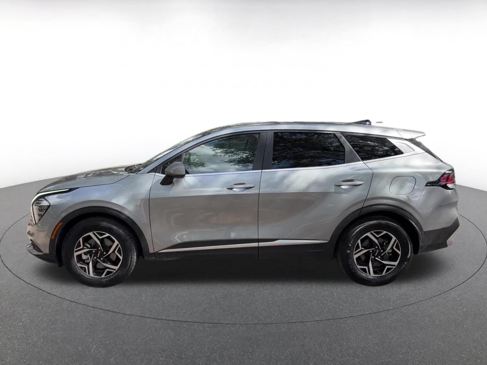 Used 2025 Kia Sportage LX FWD image 9