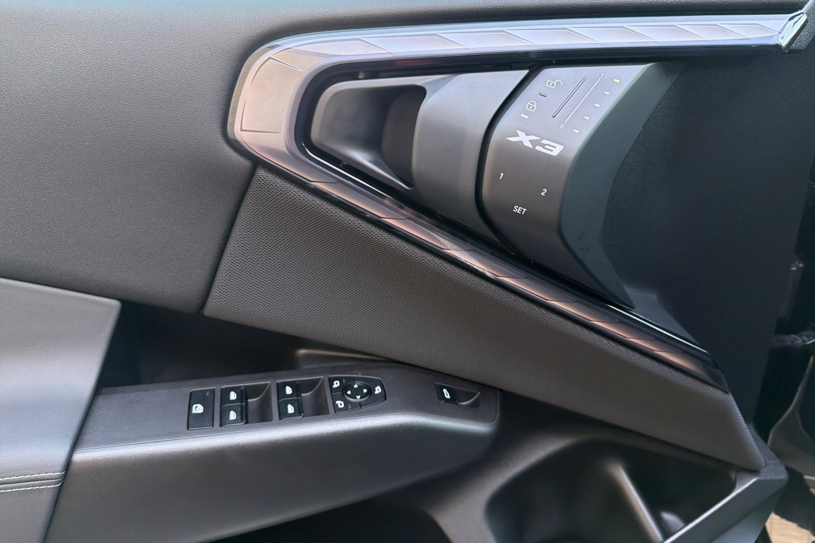 Used 2025 BMW X3 xDrive30i w/ Premium Package image 12