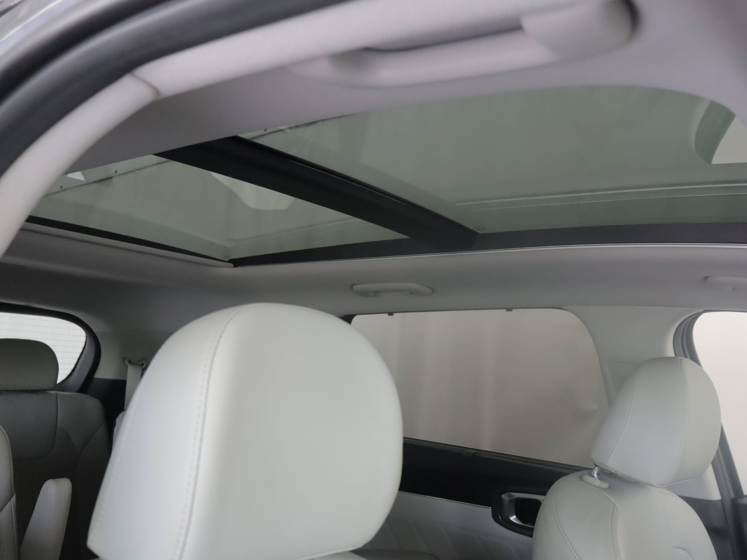Used 2023 Kia Sorento SX Prestige w/ Panoramic Sunroof Package AWD/4WD image 3