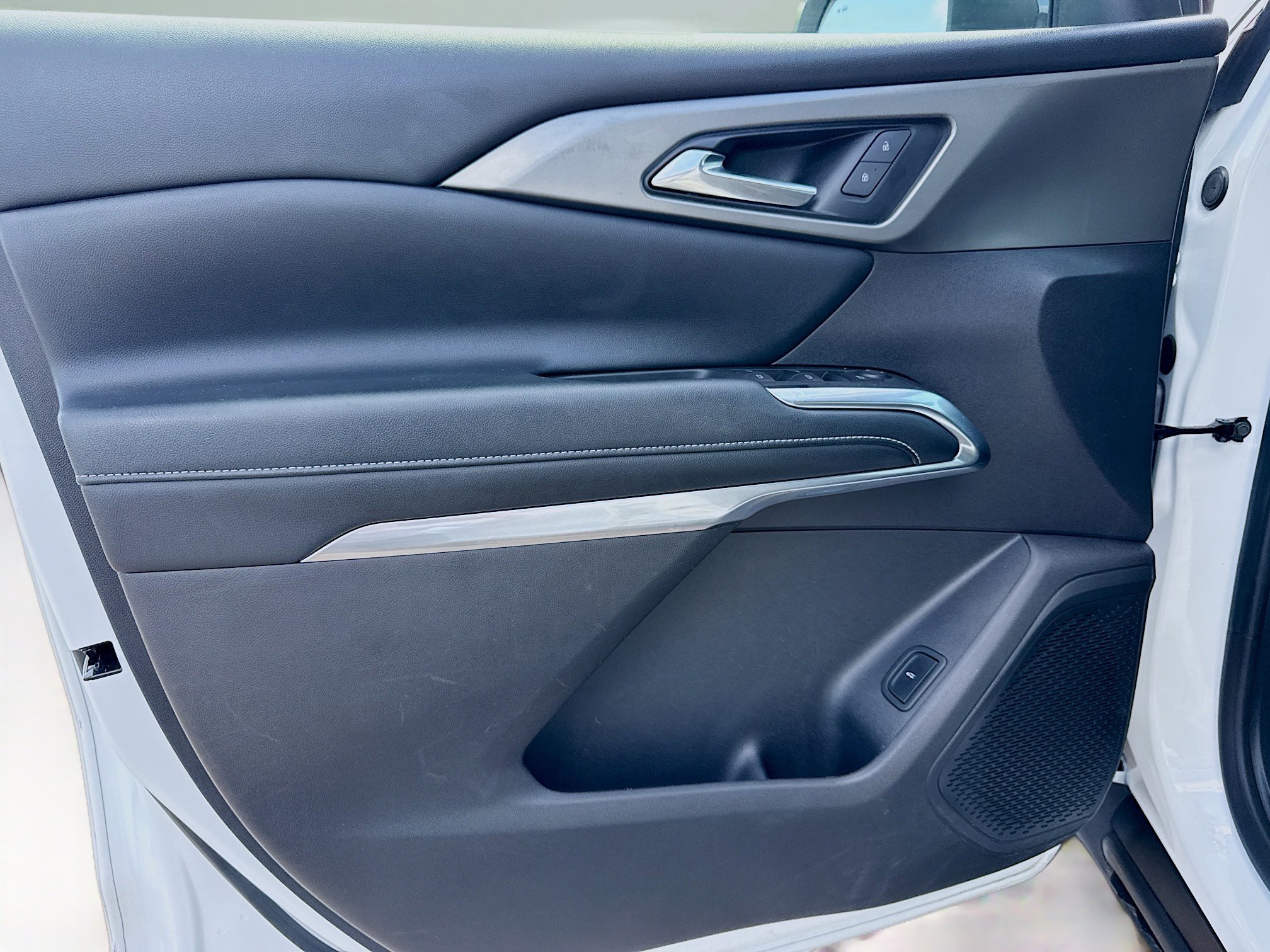 Used 2025 Chevrolet Traverse LT image 23