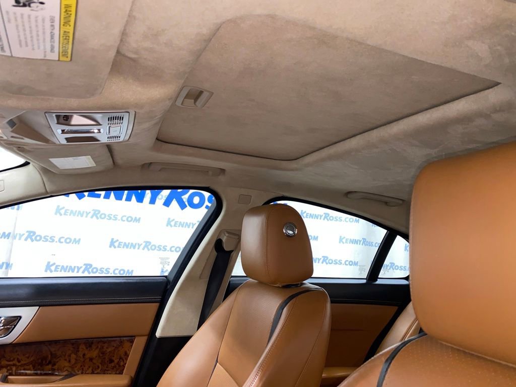 Used 2015 Jaguar XF Sport image 11