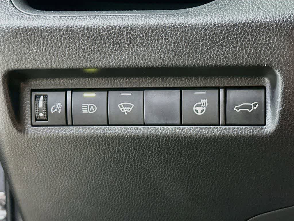 Used 2021 Toyota RAV4 XLE Premium AWD/4WD image 27