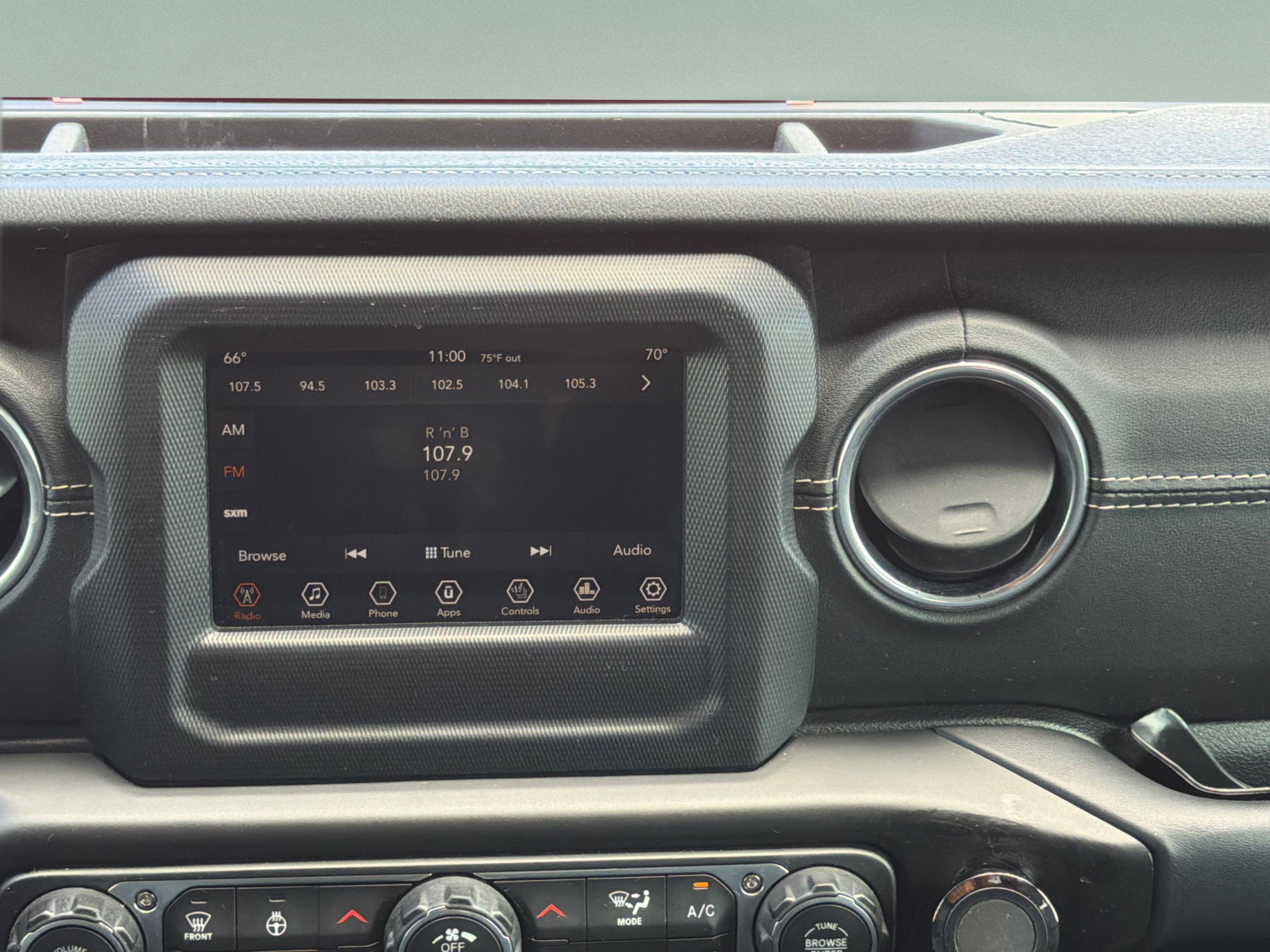 Used 2018 Jeep Wrangler Unlimited Sahara w/ Cold Weather Group image 16