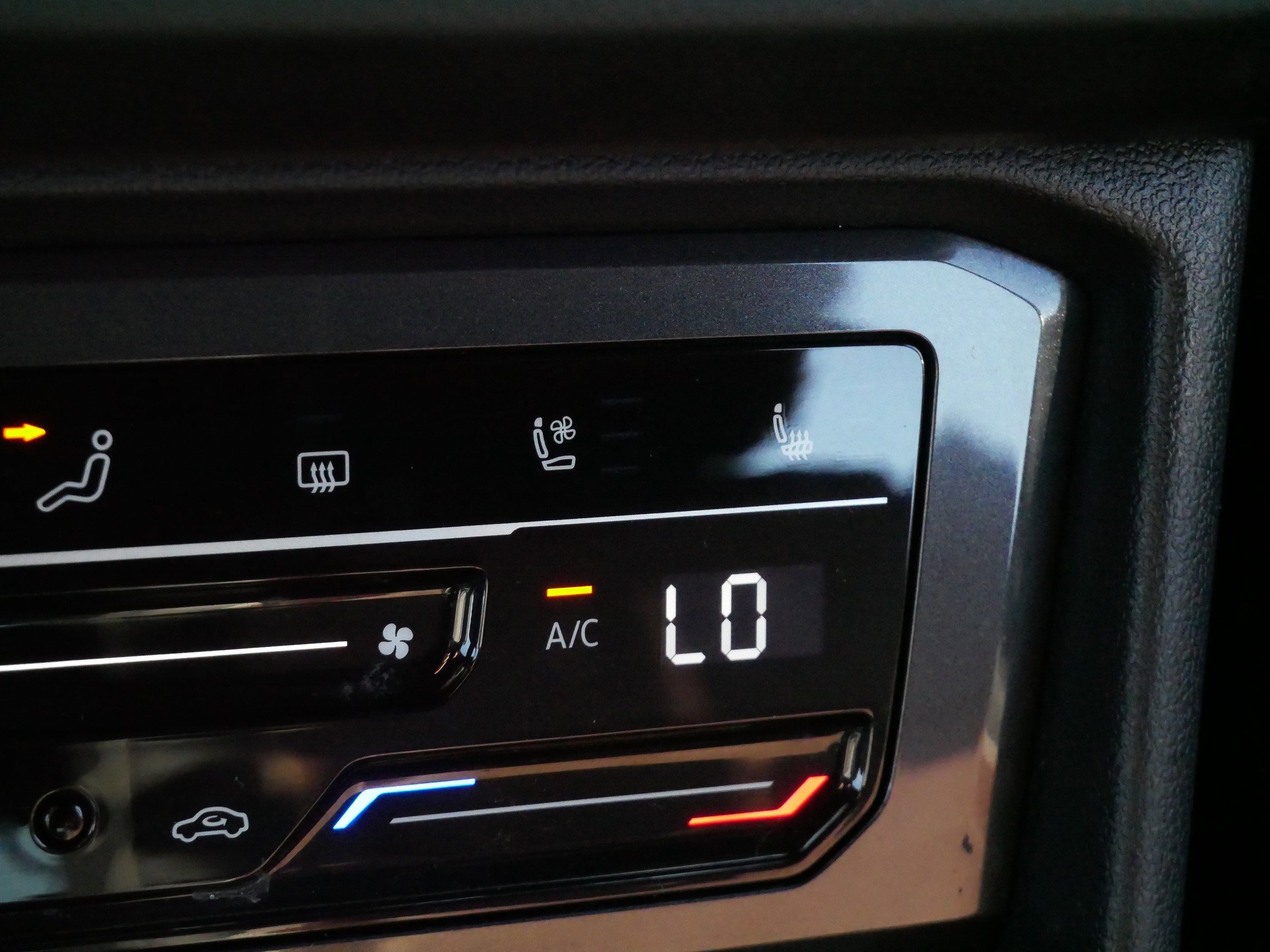 Used 2024 Volkswagen Tiguan SEL R-Line image 29