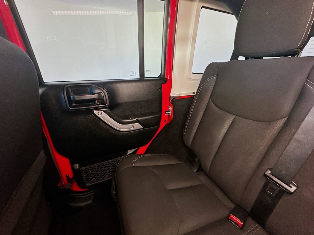 Used 2016 Jeep Wrangler Unlimited Sahara w/ Connectivity Group image 12