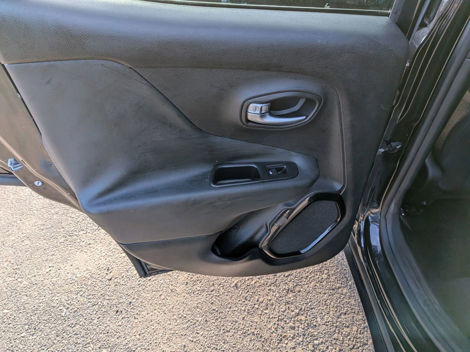 Used 2016 Jeep Renegade Latitude image 28