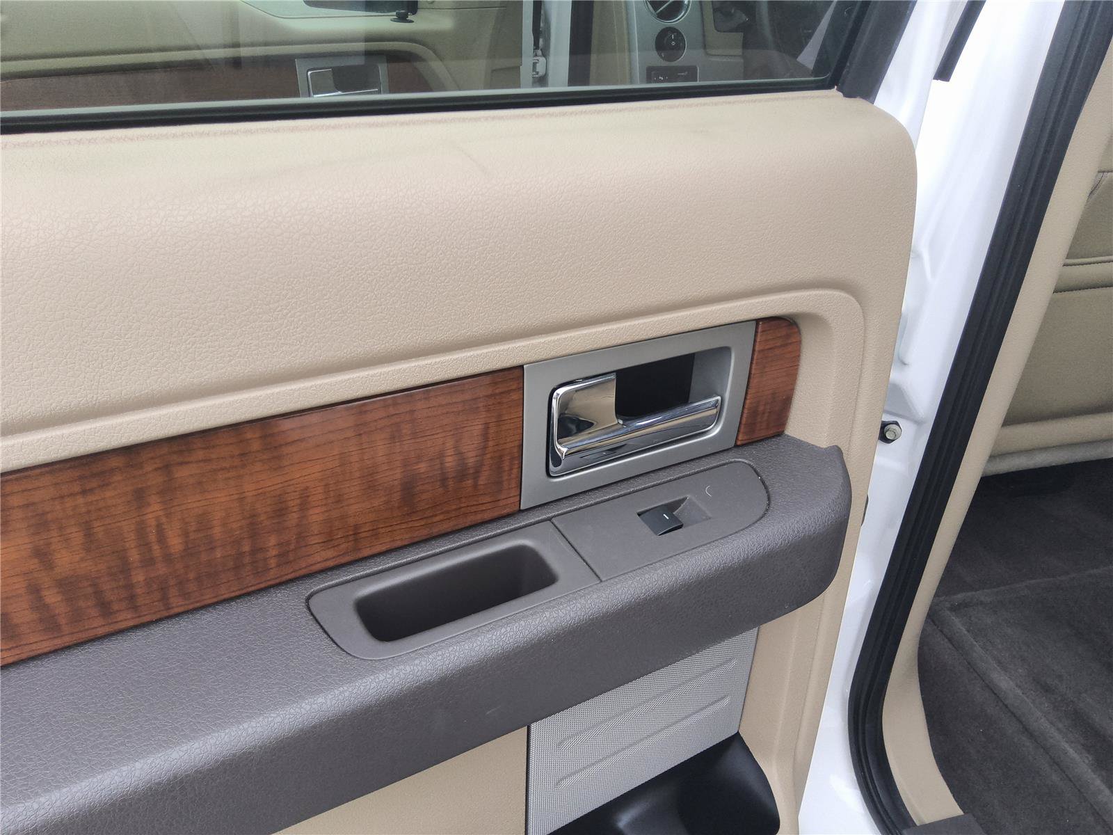 Used 2010 Ford F150 King Ranch RWD image 16