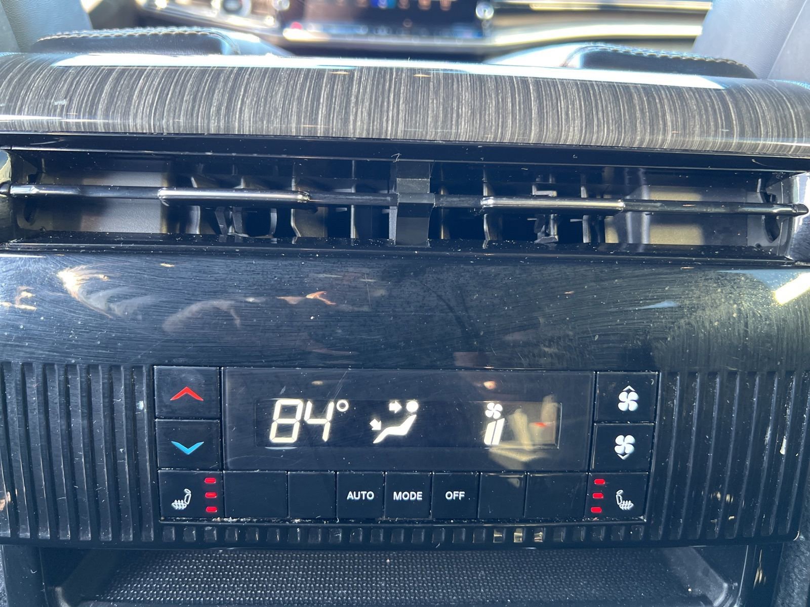 Used 2022 Jeep Wagoneer Series III w/ Flexible Seating Group image 27