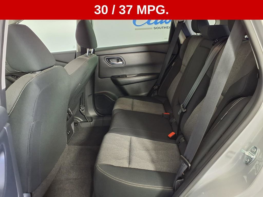 Used 2024 Nissan Rogue SV image 10
