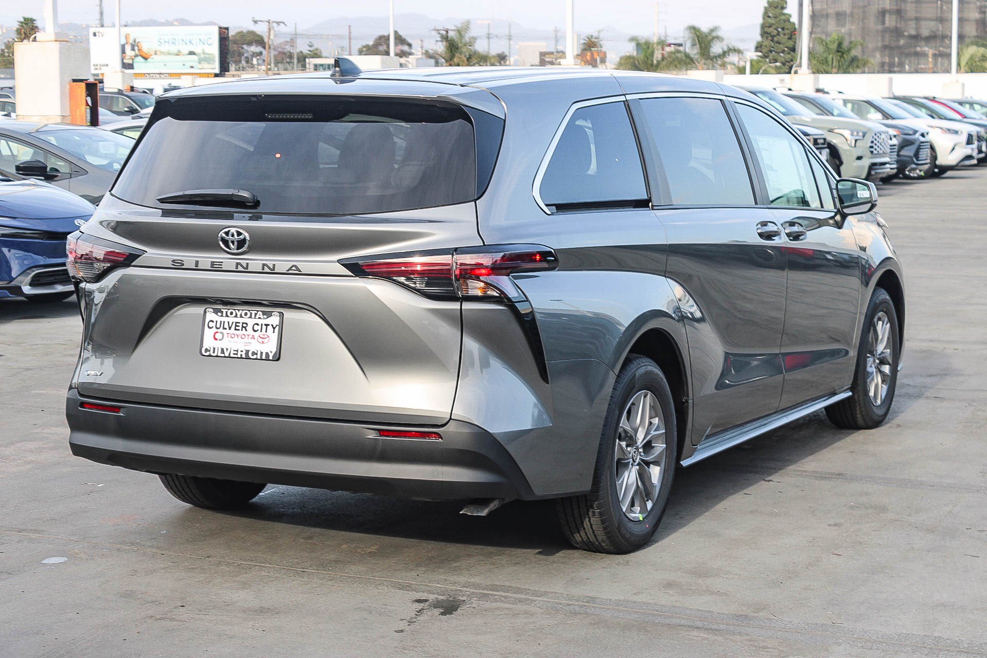 New 2026 Toyota Sienna LE FWD image 9