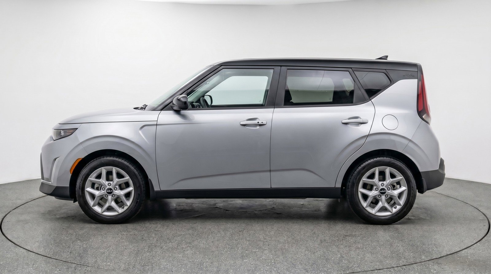 Used 2025 Kia Soul LX w/ LX Technology Package FWD image 5
