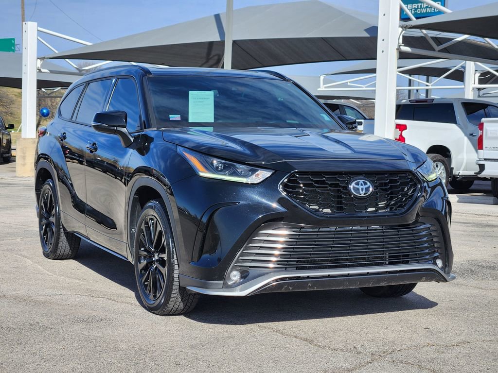 Used 2023 Toyota Highlander XSE image 3