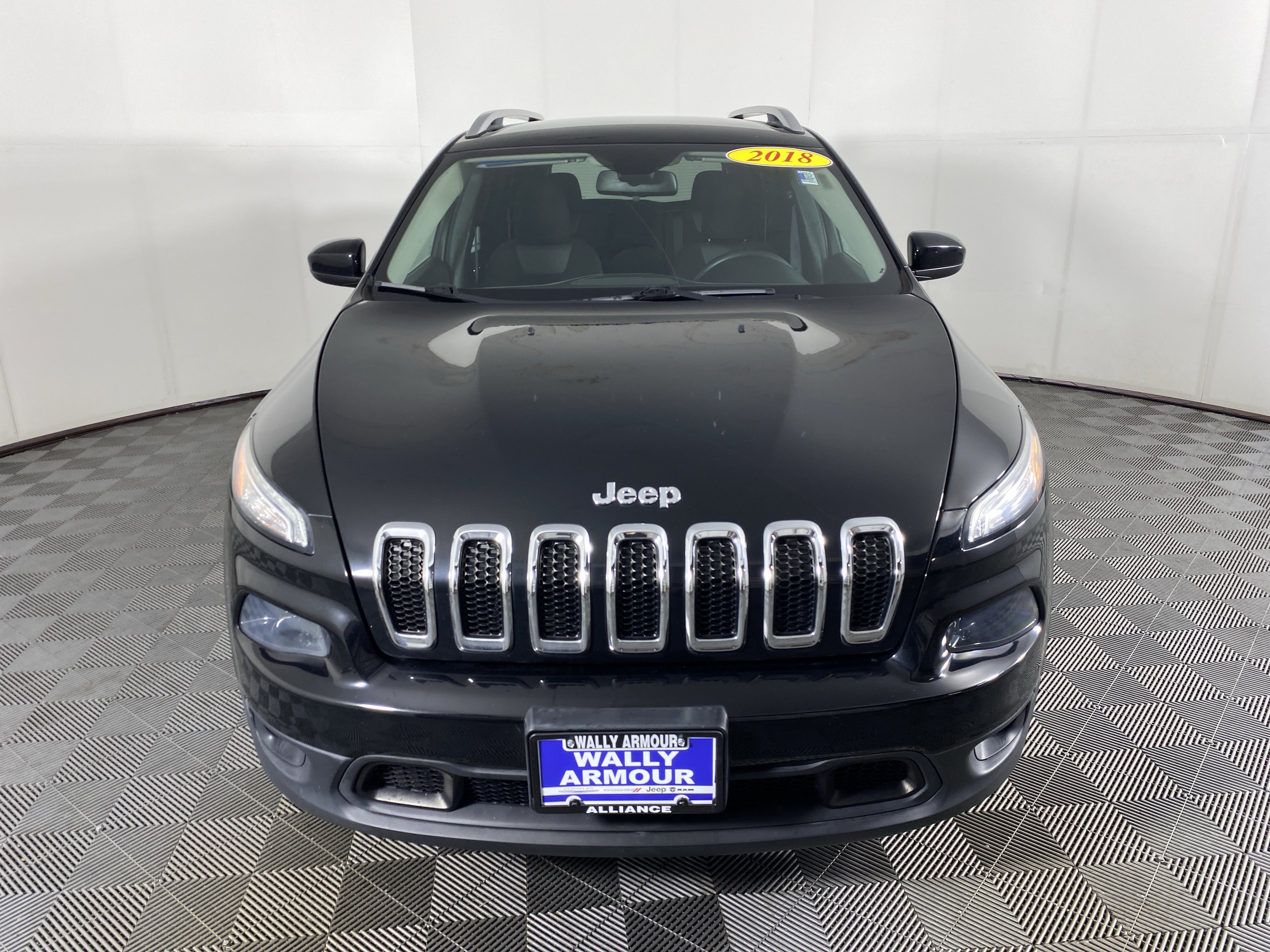 Used 2018 Jeep Cherokee Latitude w/ Safety Group AWD/4WD image 10