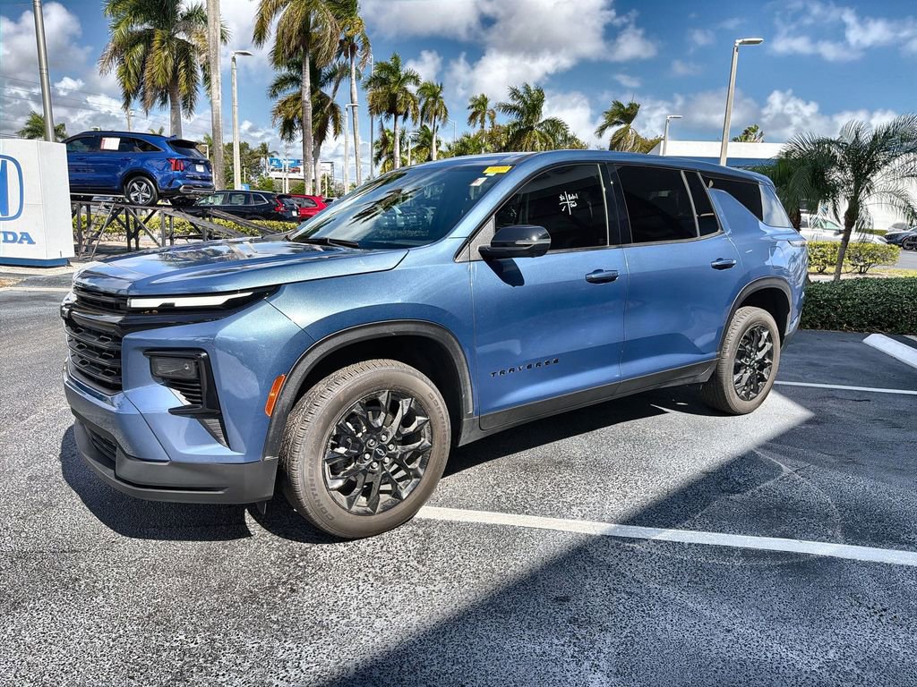 Used 2024 Chevrolet Traverse LS w/ Midnight/Sport Edition image 4