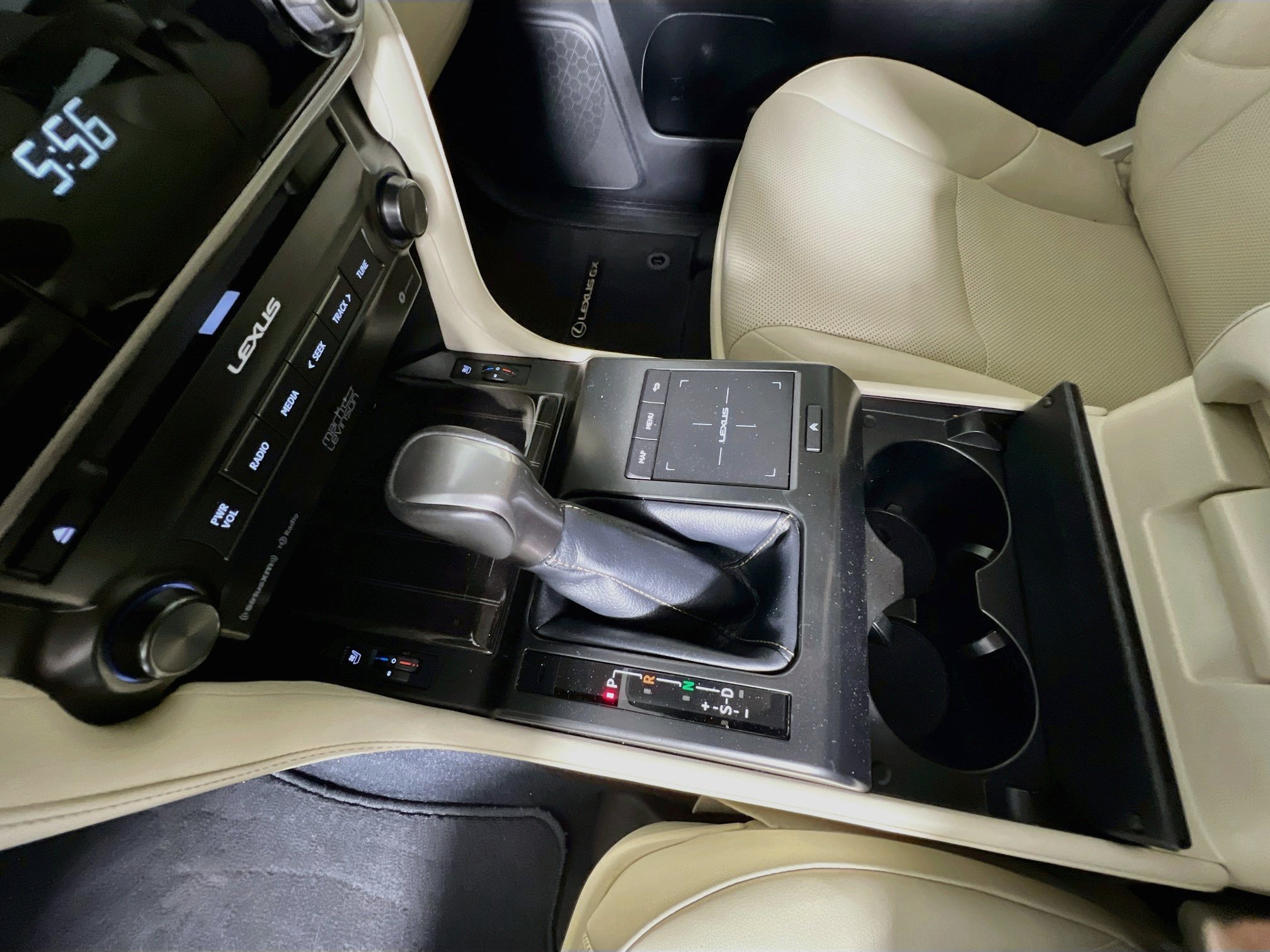 Used 2023 Lexus GX 460 Premium w/ Accessory Package AWD/4WD image 25