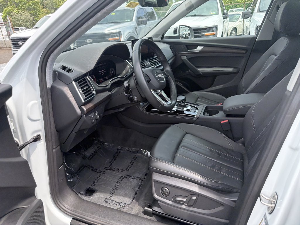 Used 2023 Audi Q5 2.0T Premium Plus w/ Premium Plus Package AWD/4WD image 11