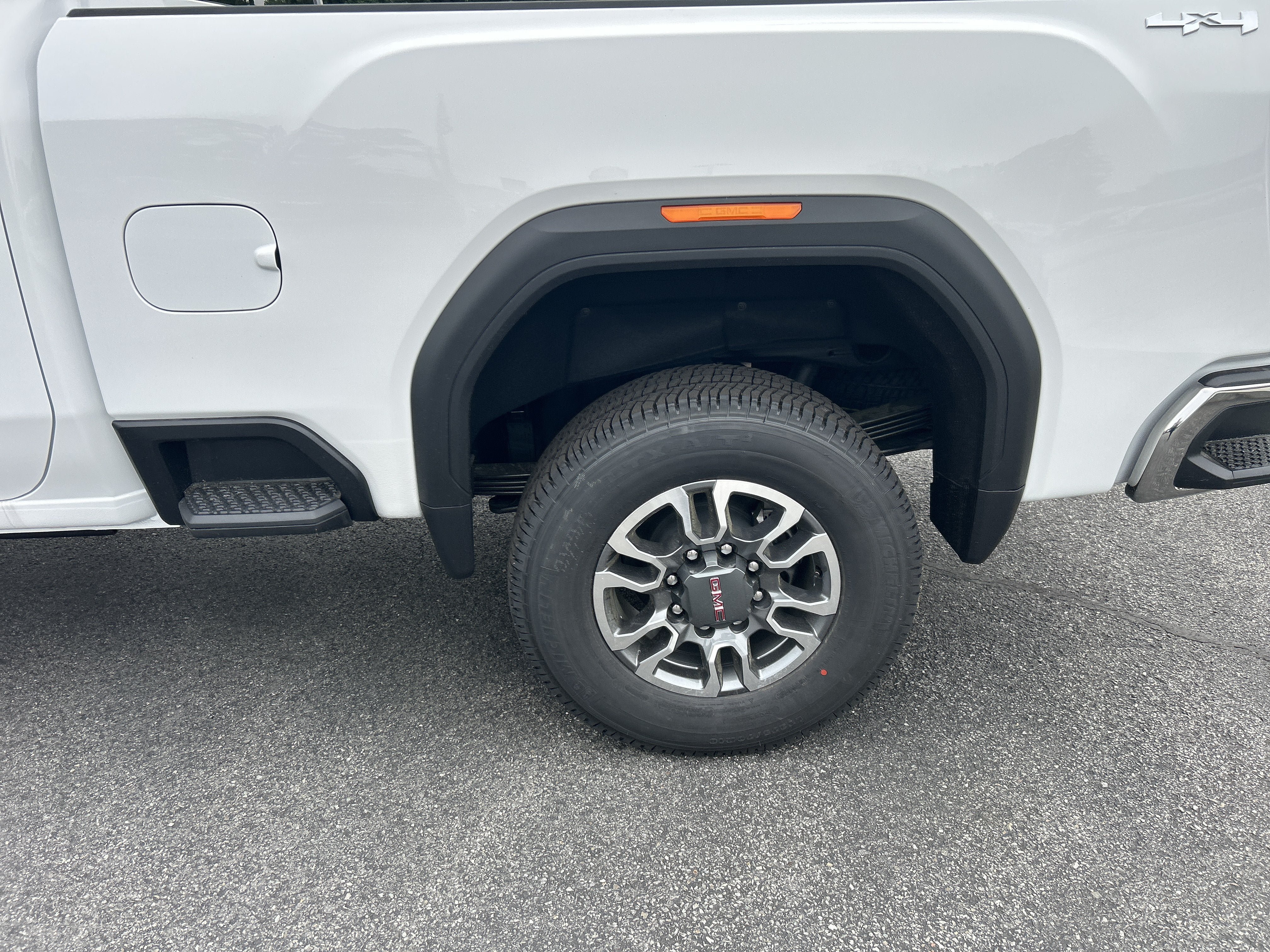 New 2026 GMC Sierra 2500 SLE w/ SLE Value Package; AWD/4WD image 6