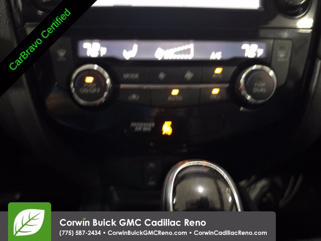 Used 2017 Nissan Rogue SL FWD image 23