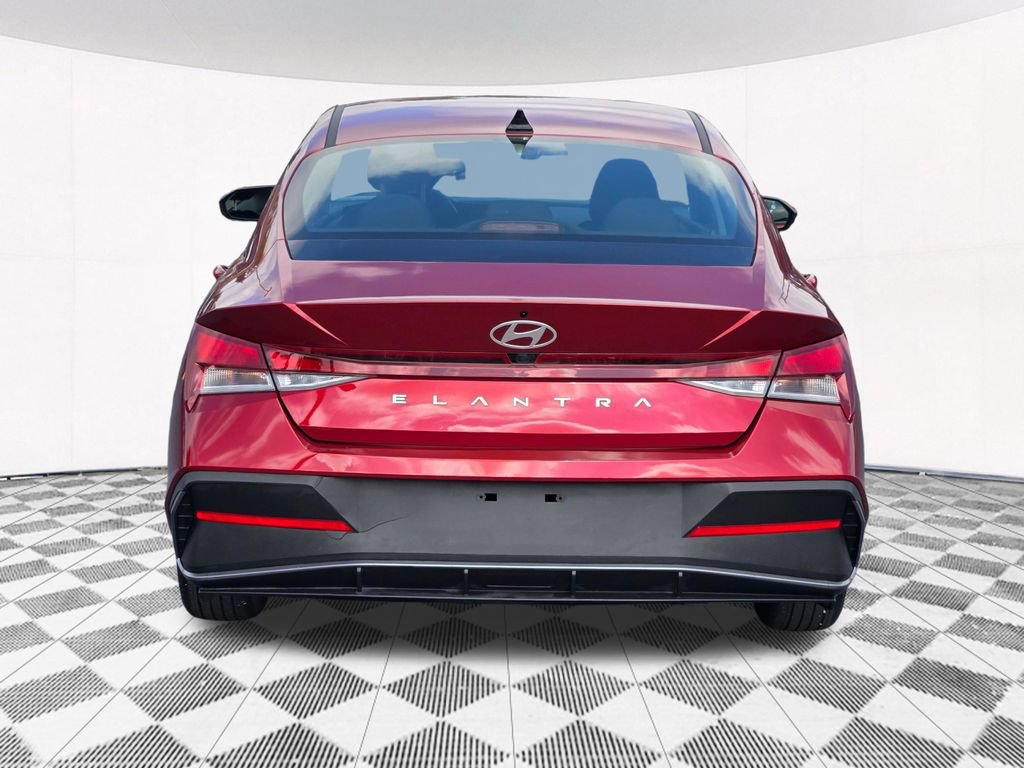 Used 2024 Hyundai Elantra SEL FWD image 19