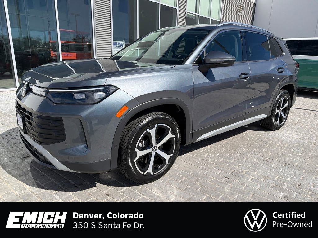 Certified 2025 Volkswagen Tiguan SE image 1