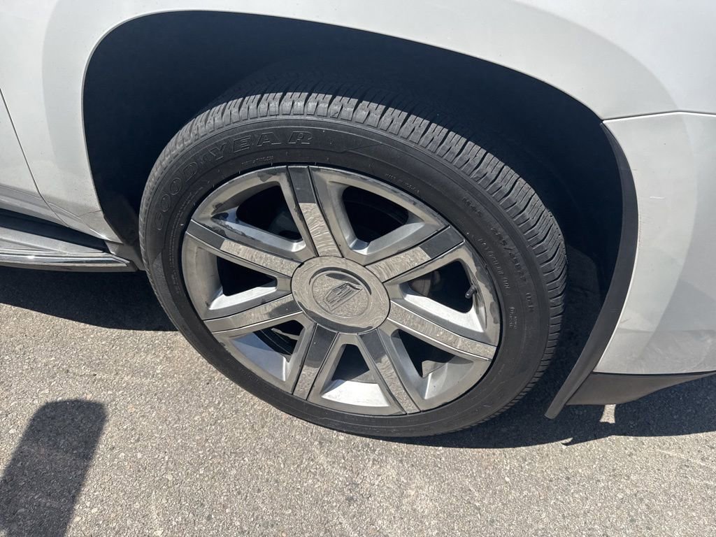 Used 2016 Cadillac Escalade ESV Luxury image 3