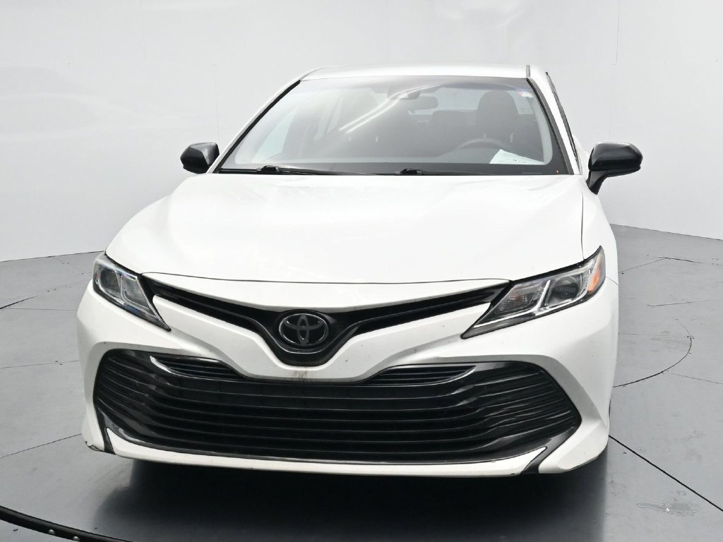 Used 2018 Toyota Camry LE FWD image 3