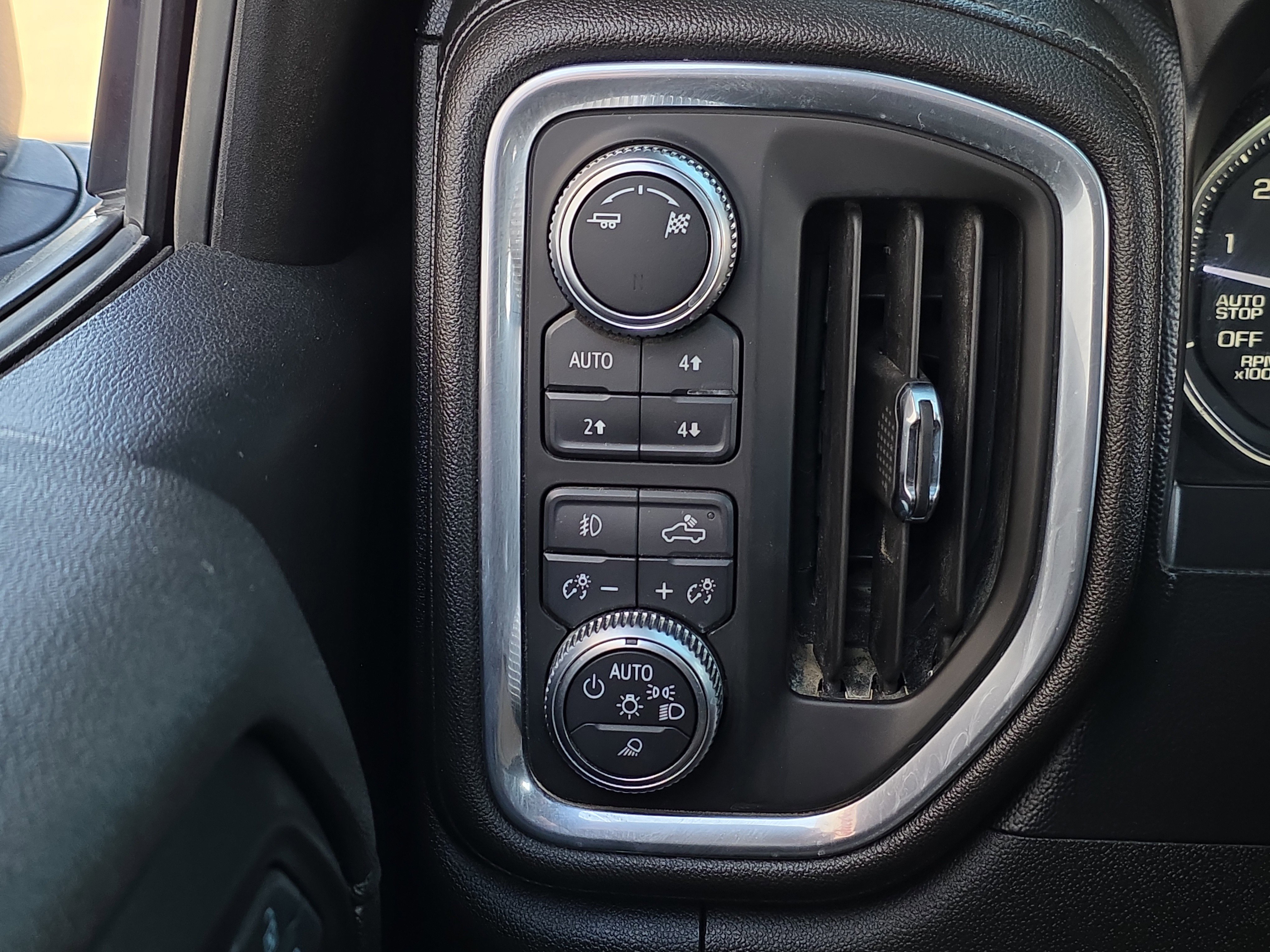 Used 2019 GMC Sierra 1500 SLT w/ SLT Premium Plus Package AWD/4WD image 31