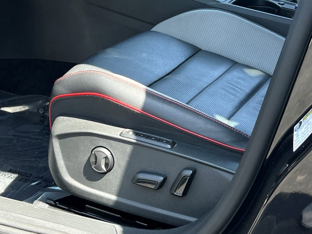 Used 2022 Volkswagen GTI SE image 29