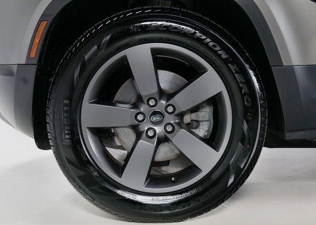 Used 2025 Land Rover Defender 110 S image 9