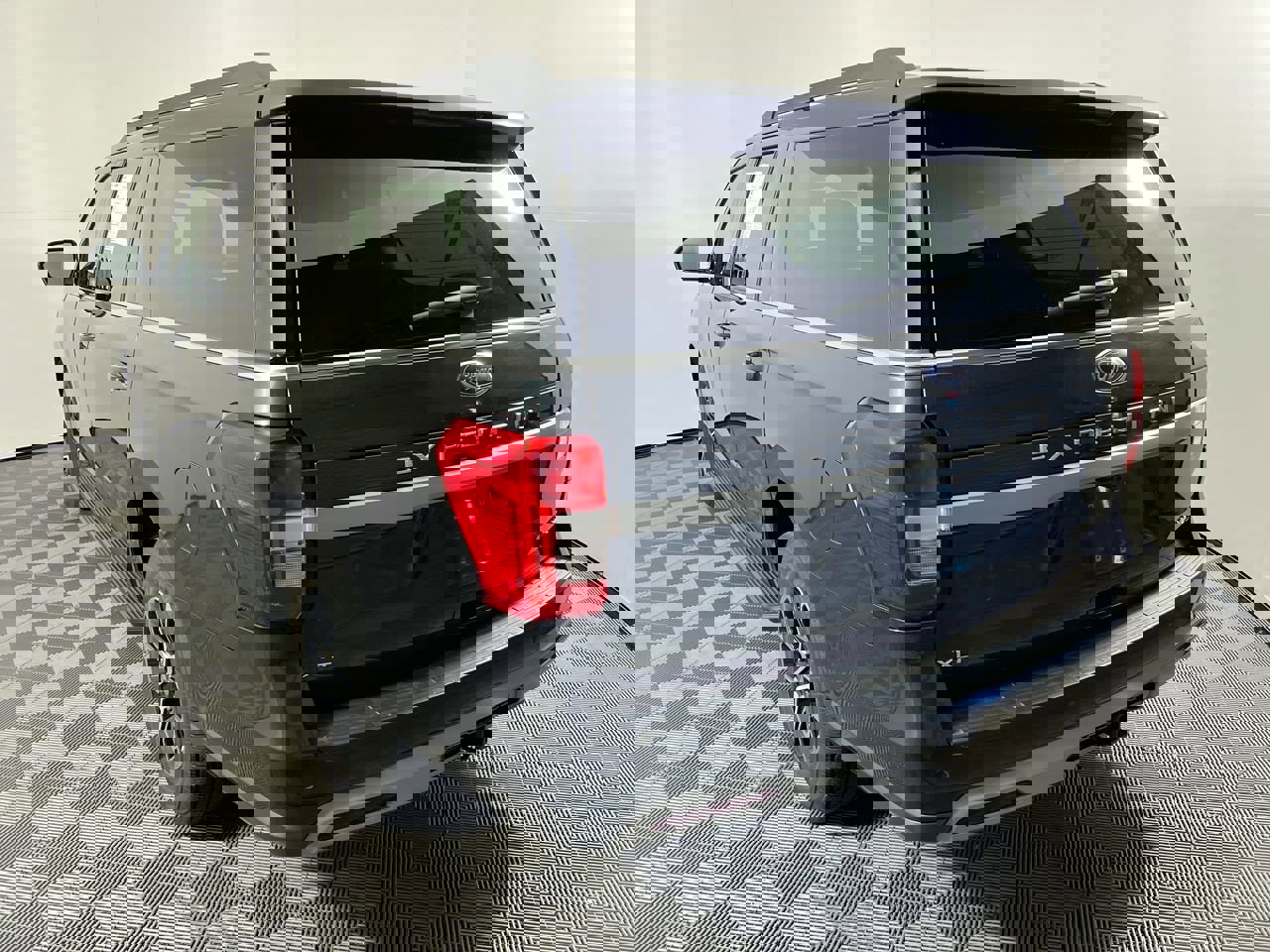 Used 2024 Ford Expedition Max XLT image 5