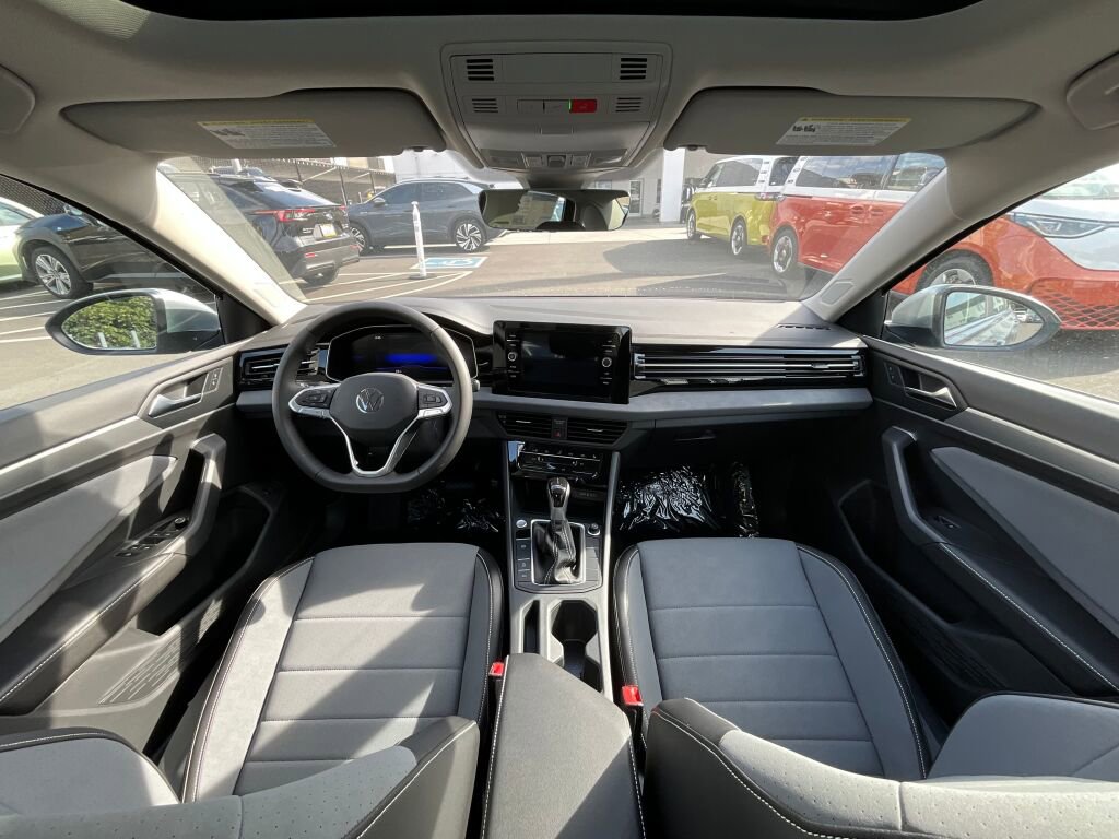 New 2025 Volkswagen Jetta SE image 13