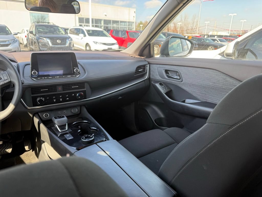 Used 2023 Nissan Rogue S AWD/4WD image 55
