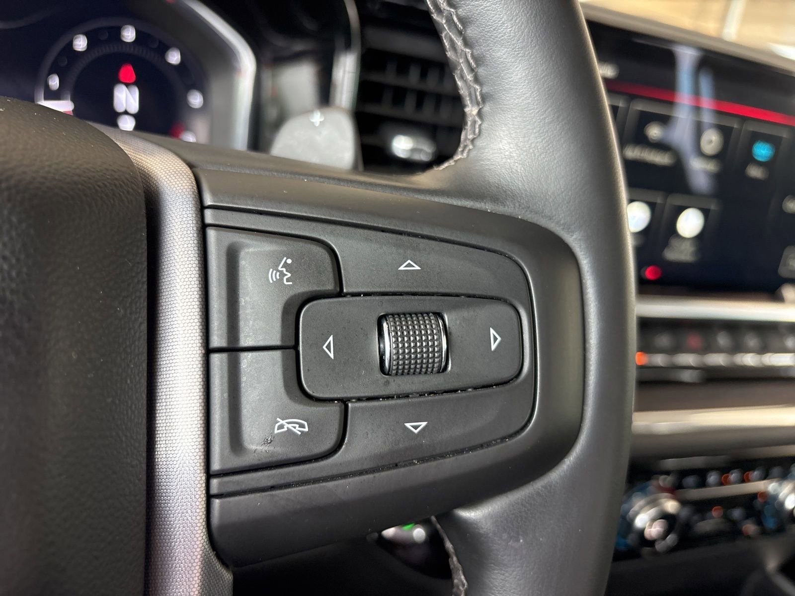 Used 2024 GMC Sierra 1500 SLT AWD/4WD image 26