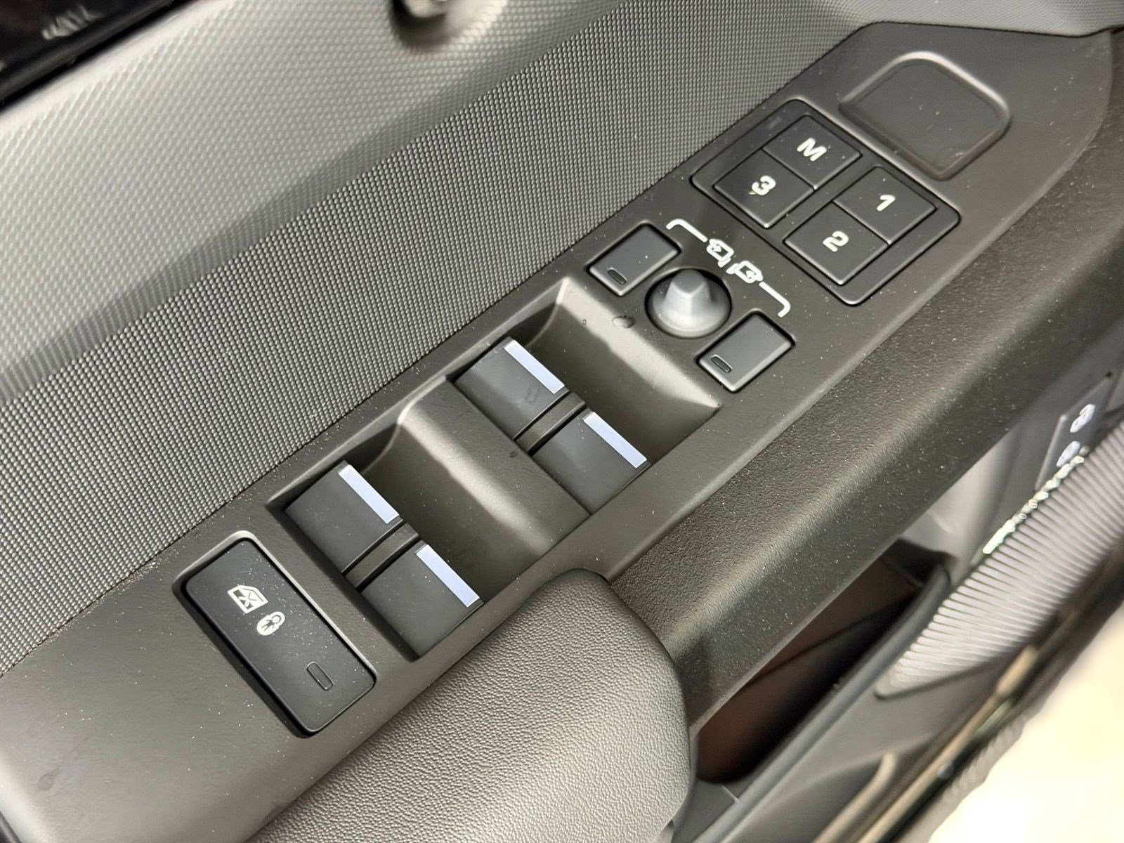 New 2026 Land Rover Defender 110 OCTA AWD/4WD image 11