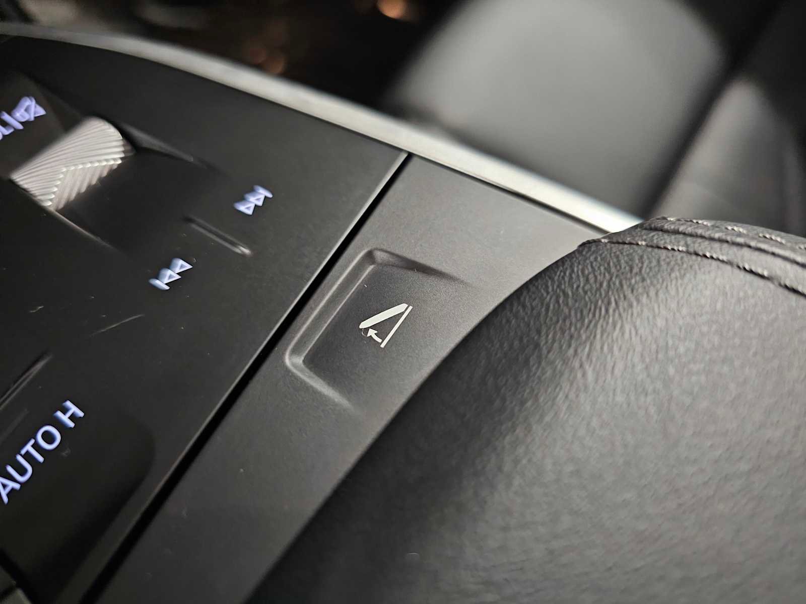 Used 2025 BMW X1 xDrive28i w/ Technology Package image 22