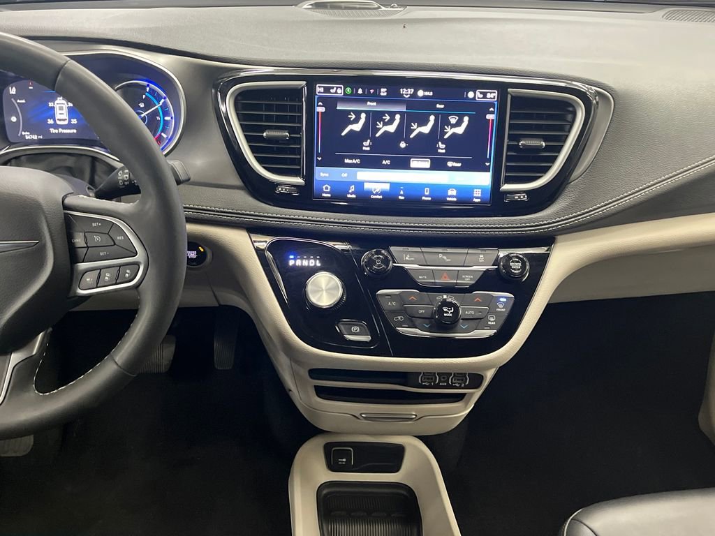 Used 2024 Chrysler Pacifica Select image 24