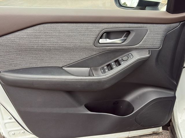 Used 2023 Nissan Rogue SV AWD/4WD image 12